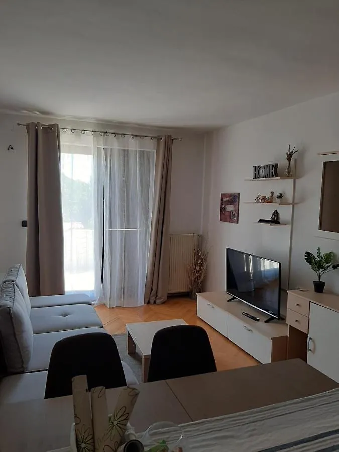 Apartments Mihael And Melani ポレッチ